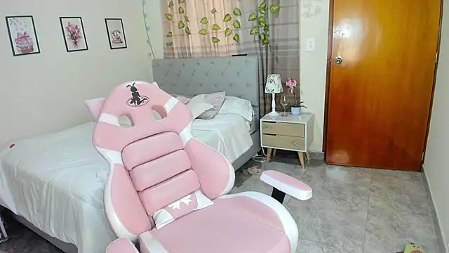 Snapshot of charlott7 chatting on October 2025 11:29:01 AM charlott7 online show from October 2025 11:29:01 AM