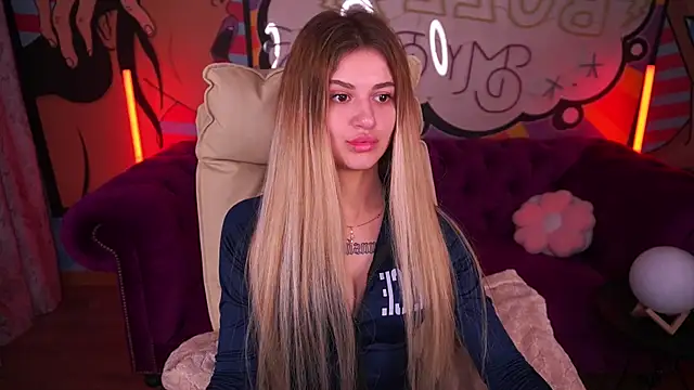 Snapshot of Lili_Danger chatting on December 2024 09:11:01 PM Lili Danger online show from December 2024 09:11:01 PM