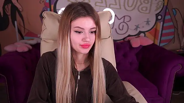 Snapshot of Lili_Danger chatting on December 2024 08:23:02 AM Lili Danger online show from December 2024 08:23:02 AM