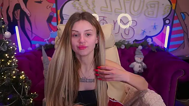Snapshot of Lili_Danger chatting on December 2024 07:54:01 PM Lili Danger online show from December 2024 07:54:01 PM