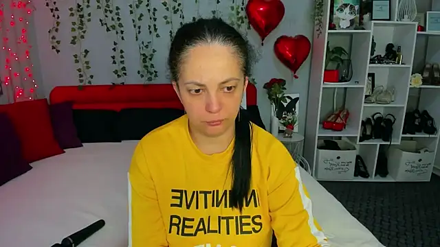 Snapshot of DarlingMilf chatting on April 2026 05:06:01 PM DarlingMilf online show from April 2026 05:06:01 PM