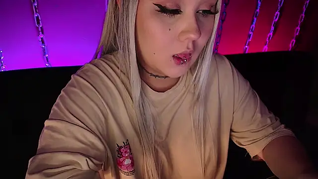 Snapshot of Laura_takint chatting on January 2025 05:37:01 PM Laura takint online show from January 2025 05:37:01 PM