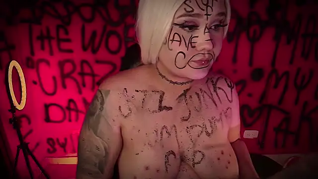 Snapshot of Laura_takint chatting on February 2025 07:02:02 PM Laura takint online show from February 2025 07:02:02 PM