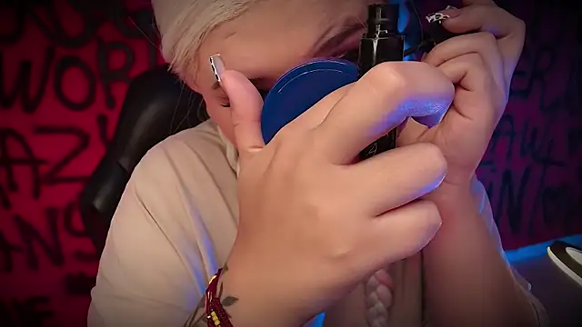 Snapshot of Laura_takint chatting on February 2025 04:01:02 PM Laura takint online show from February 2025 04:01:02 PM