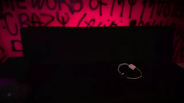 Snapshot of Laura_takint chatting on February 2025 04:03:02 PM Laura takint online show from February 2025 04:03:02 PM