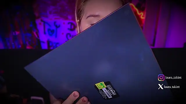 Snapshot of Laura_takint chatting on September 2025 09:18:01 PM Laura takint online show from September 2025 09:18:01 PM