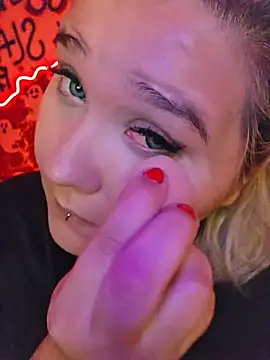 Snapshot of Laura_takint chatting on October 2025 09:25:02 PM Laura takint online show from October 2025 09:25:02 PM