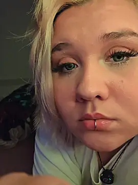 Snapshot of Laura_takint chatting on October 2025 04:29:02 AM Laura takint online show from October 2025 04:29:02 AM