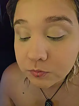 Laura takint online show from December 2025 07:09:01 PM