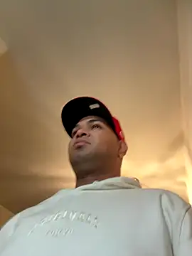 Snapshot of marhi32 chatting on October 2025 09:33:01 PM marhi32 online show from October 2025 09:33:01 PM