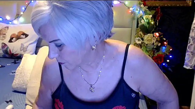 Snapshot of HappyWomanOn chatting on January 2025 10:06:02 AM HappyWomanOn online show from January 2025 10:06:02 AM