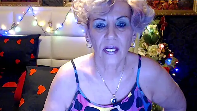 Snapshot of HappyWomanOn chatting on January 2025 07:18:01 PM HappyWomanOn online show from January 2025 07:18:01 PM