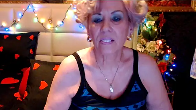 Snapshot of HappyWomanOn chatting on January 2025 11:04:02 AM HappyWomanOn online show from January 2025 11:04:02 AM
