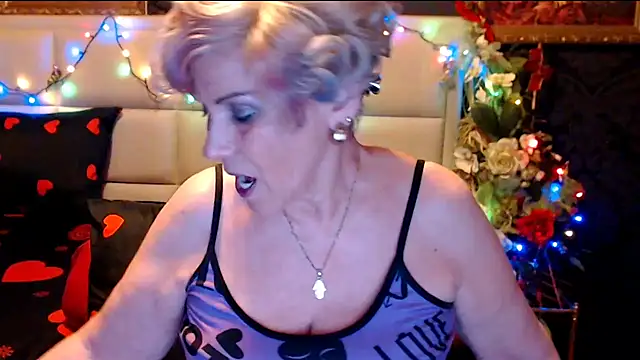 Snapshot of HappyWomanOn chatting on January 2025 07:28:02 PM HappyWomanOn online show from January 2025 07:28:02 PM