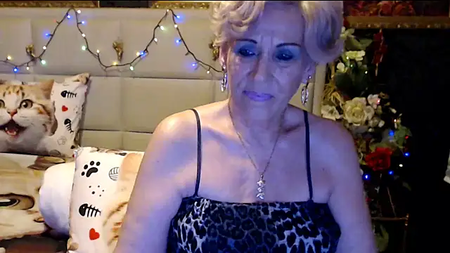 Snapshot of HappyWomanOn chatting on February 2025 07:25:01 PM HappyWomanOn online show from February 2025 07:25:01 PM