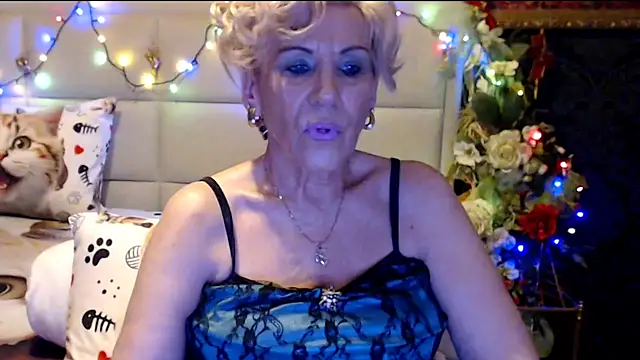 Snapshot of HappyWomanOn chatting on February 2025 10:43:02 AM HappyWomanOn online show from February 2025 10:43:02 AM