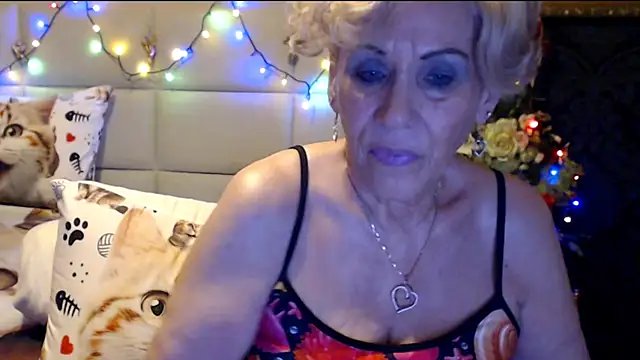 Snapshot of HappyWomanOn chatting on February 2025 07:30:02 PM HappyWomanOn online show from February 2025 07:30:02 PM