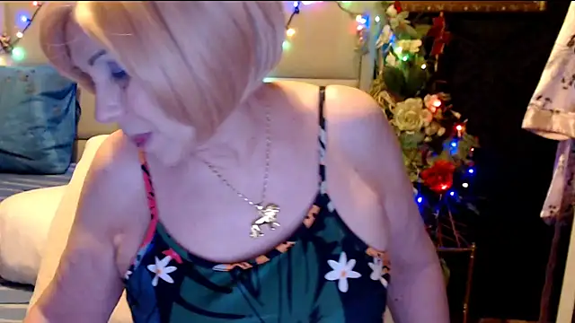 Snapshot of HappyWomanOn chatting on March 2025 07:27:02 PM HappyWomanOn online show from March 2025 07:27:02 PM