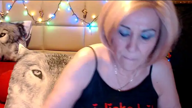 Snapshot of HappyWomanOn chatting on March 2025 10:13:02 AM HappyWomanOn online show from March 2025 10:13:02 AM