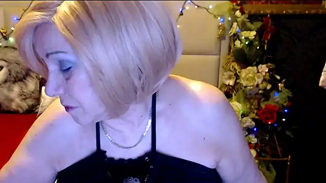 Snapshot of HappyWomanOn chatting on March 2025 10:11:01 AM HappyWomanOn online show from March 2025 10:11:01 AM