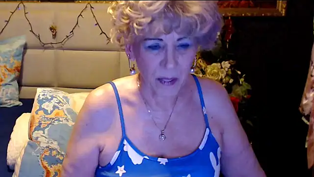 Snapshot of HappyWomanOn chatting on March 2025 07:31:02 PM HappyWomanOn online show from March 2025 07:31:02 PM