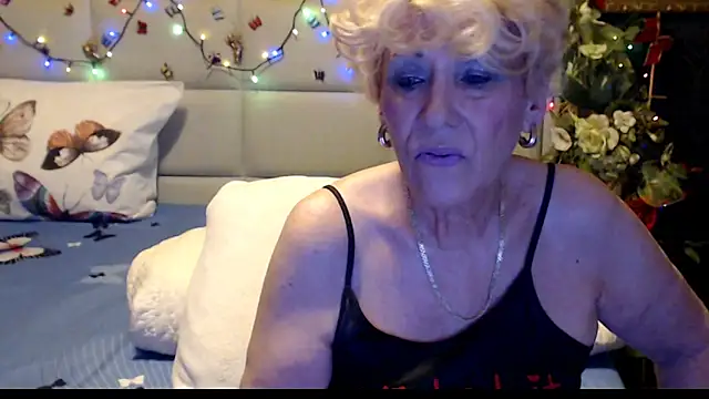 Snapshot of HappyWomanOn chatting on November 2025 09:42:01 AM HappyWomanOn online show from November 2025 09:42:01 AM