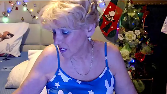 Snapshot of HappyWomanOn chatting on December 2025 09:14:01 AM HappyWomanOn online show from December 2025 09:14:01 AM