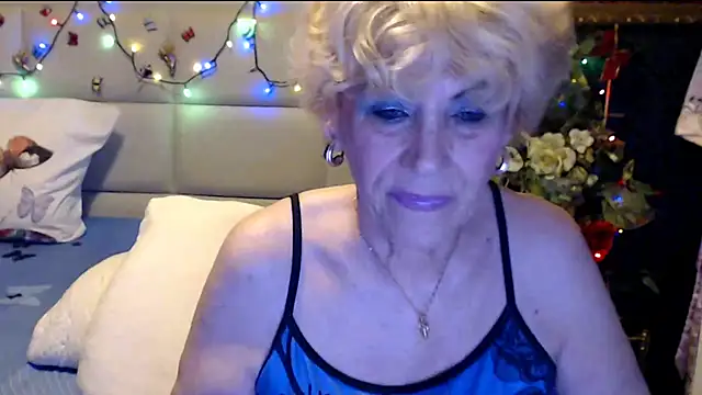 Snapshot of HappyWomanOn chatting on December 2025 07:45:02 PM HappyWomanOn online show from December 2025 07:45:02 PM