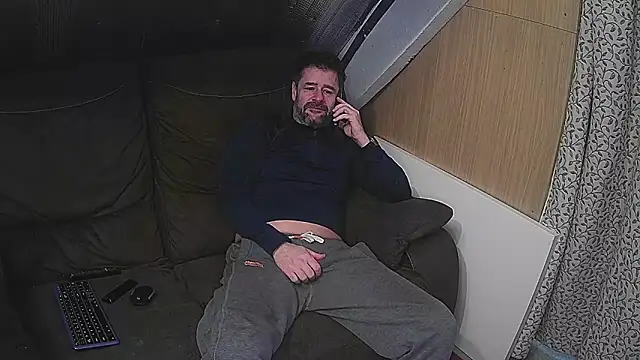 Snapshot of rob2810 chatting on February 2025 09:04:01 PM rob2810 online show from February 2025 09:04:01 PM