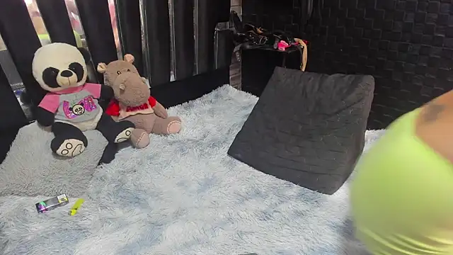 Snapshot of mature_sexi40 chatting on December 2025 01:38:02 PM mature sexi40 online show from December 2025 01:38:02 PM