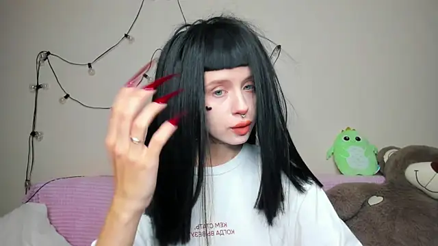 Snapshot of FlowerOfSin2001 chatting on September 2025 04:30:02 PM FlowerOfSin2001 online show from September 2025 04:30:02 PM