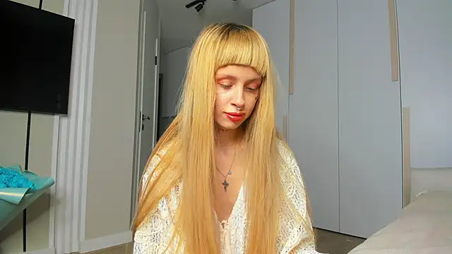 Snapshot of FlowerOfSin2001 chatting on April 2026 05:18:01 PM FlowerOfSin2001 online show from April 2026 05:18:01 PM