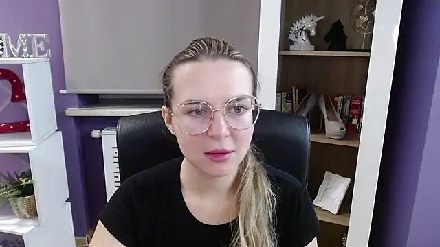 Zoey Erotic online show from November 2025 05:28:02 AM