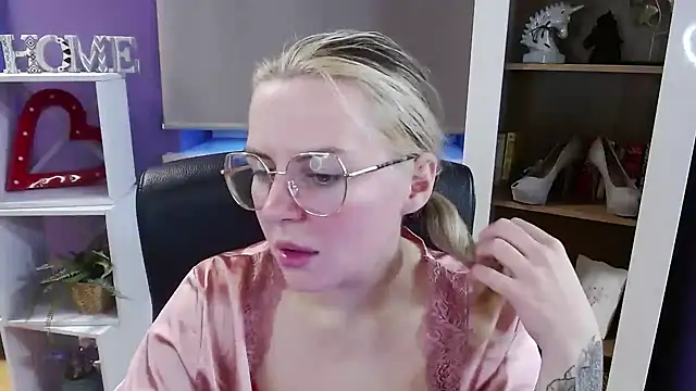 Zoey Erotic online show from February 2026 06:40:02 AM