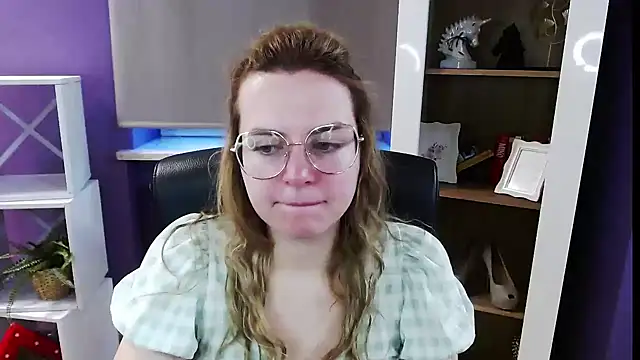 Zoey Erotic online show from April 2026 04:45:02 AM