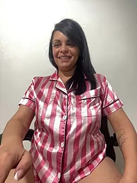 Snapshot of Kataliina chatting on April 2026 04:07:02 AM Kataliina online show from April 2026 04:07:02 AM