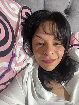 Snapshot of Kataliina chatting on April 2026 06:32:02 PM Kataliina online show from April 2026 06:32:02 PM