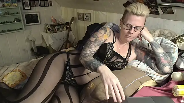 MaryG online show from February 2025 07:04:02 PM