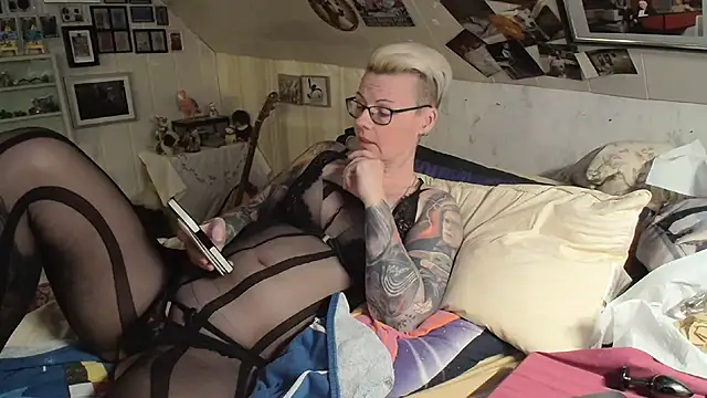 MaryG online show from March 2025 07:23:01 PM