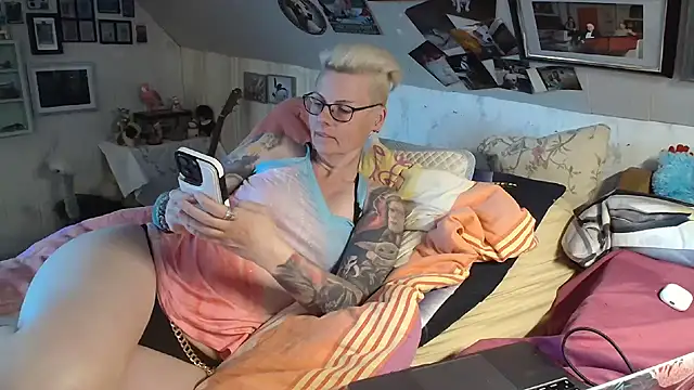 MaryG online show from March 2025 04:56:02 PM