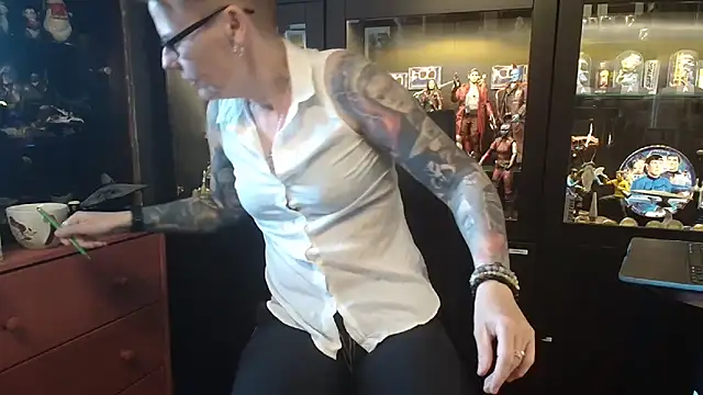 Snapshot of MaryG chatting on March 2026 09:03:02 AM MaryG online show from March 2026 09:03:02 AM