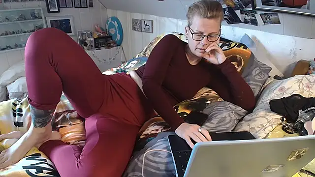 Snapshot of MaryG chatting on March 2026 09:12:01 AM MaryG online show from March 2026 09:12:01 AM