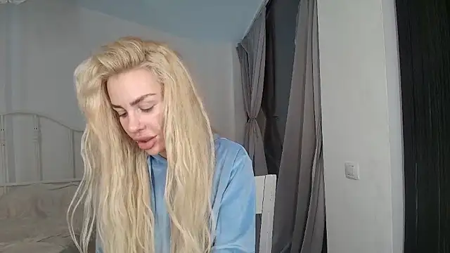 Snapshot of Roshana16 chatting on January 2026 08:57:02 PM Roshana16 online show from January 2026 08:57:02 PM