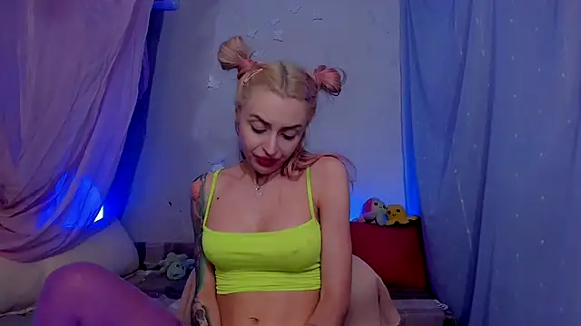Snapshot of LickLizzy chatting on January 2025 05:41:02 AM LickLizzy online show from January 2025 05:41:02 AM
