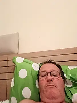 Snapshot of mike9473 chatting on September 2025 09:51:01 PM mike9473 online show from September 2025 09:51:01 PM