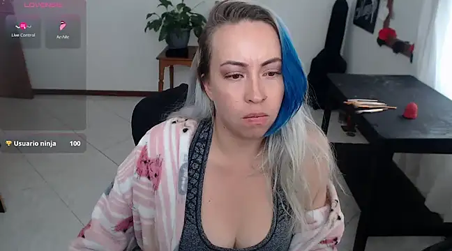 Snapshot of charlottezoe15 chatting on March 2025 07:10:02 PM charlottezoe15 online show from March 2025 07:10:02 PM