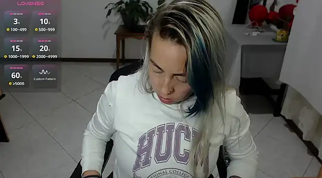 Snapshot of charlottezoe15 chatting on March 2025 02:48:01 AM charlottezoe15 online show from March 2025 02:48:01 AM