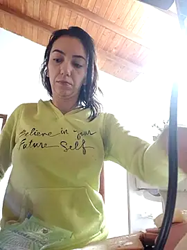 LunaZambrano online show from December 2025 12:25:02 PM