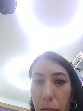 LunaZambrano online show from June 2026 10:27:02 PM
