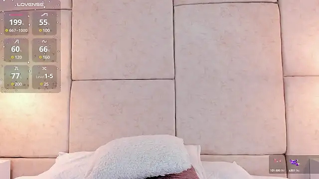 aisha vs online show from January 2025 12:35:02 PM